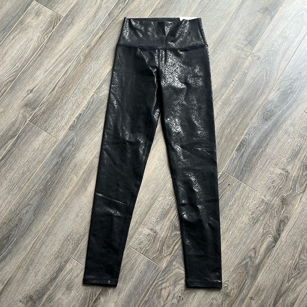 NWT Aerie Offline The Hugger High Waisted Crackle Legging - Picture 2 of 7